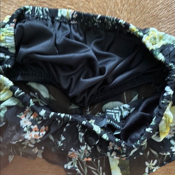 Floral Off-Shoulder Ruffle Top - Picture 5 of 5